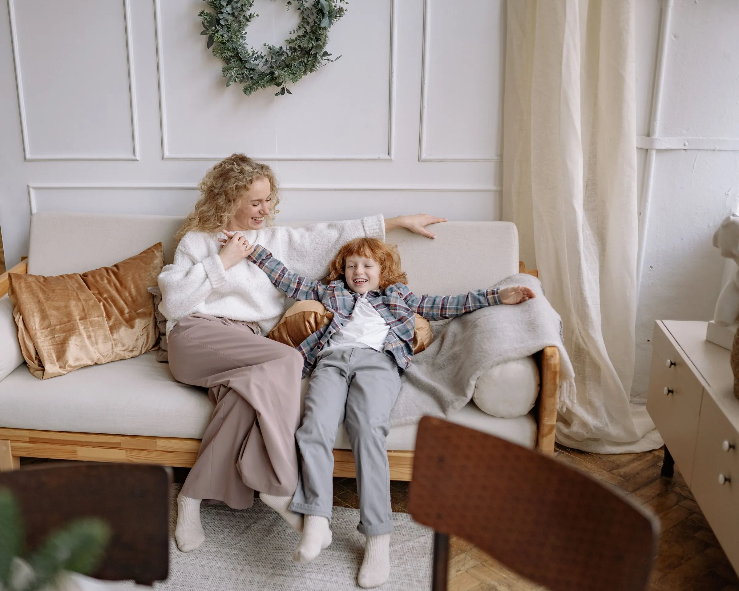 Accredited family psychologist in a calm consultation